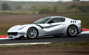 Ferrari F12tdf 2016 года (UK)